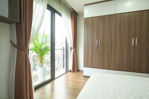 Premium bedding, pillow-top beds, in-room safe, individually furnished - Sumitomo18 Apartment Kim Ma (Hanoi)