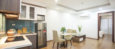 Refrigerador, microondas, horno, placa de cocina