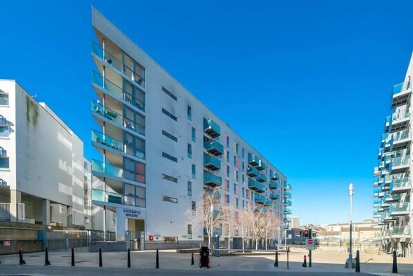 Exterior - JOIVY Delightful 1BR flat w/ balcony (London)