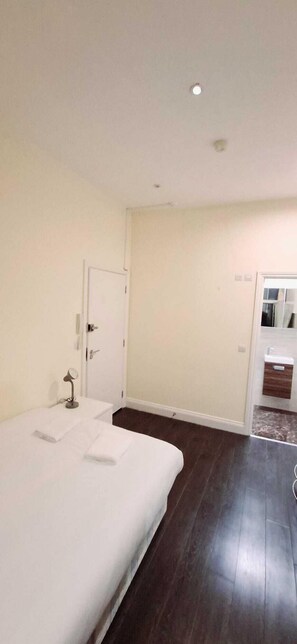 Iron/ironing board, free WiFi - Earls Court Flats selection (London)