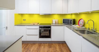 JOIVY 2-bed flat in West London