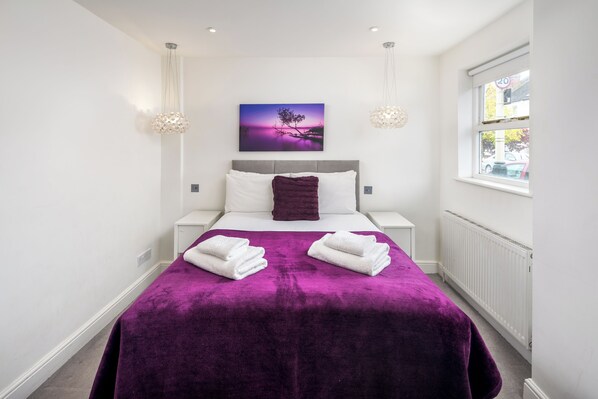 House | 2 bedrooms, blackout curtains, iron/ironing board, free WiFi - JOIVY 2-bed flat in West London (London)