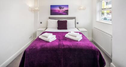 JOIVY 2-bed flat in West London