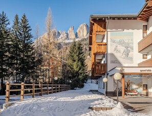 View from property - HOTIDAY Room Collection - Campitello (Campitello di Fassa)