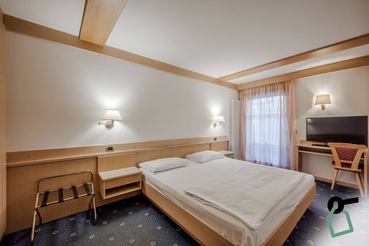 Junior Suite | 1 bedroom, in-room safe, desk, free WiFi