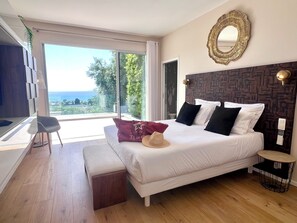 4 bedrooms, in-room safe, iron/ironing board, travel crib