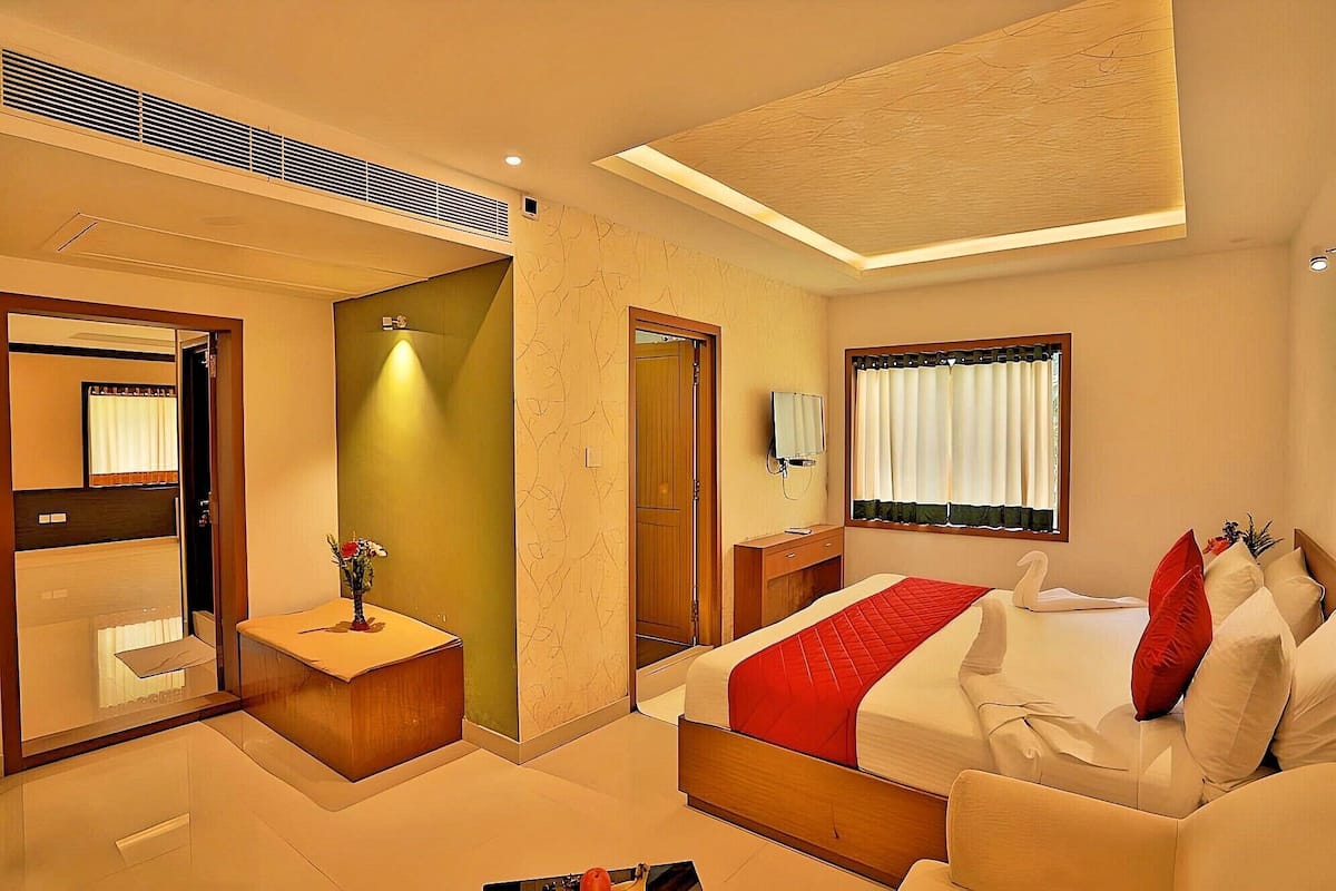 Premium bedding, memory foam beds, minibar, in-room safe