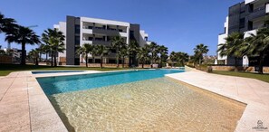 Pool - Ground floor with a large terrace in Punta Prima (Alicante)