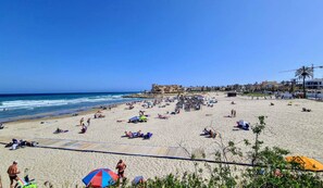 Beach - Ground floor with a large terrace in Punta Prima (Alicante)