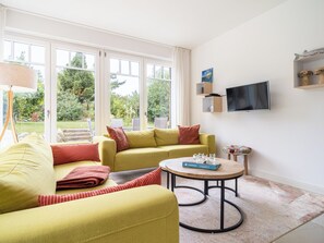 電視、壁爐、音響