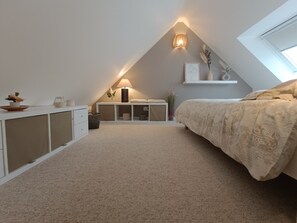 2 slaapkamers, een bureau, wifi, beddengoed