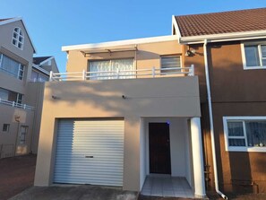 Exterior - Stunning 3 Bedroom Apartment in Scottburg.Sea View.Overlooking Golf Course (Scottburgh)