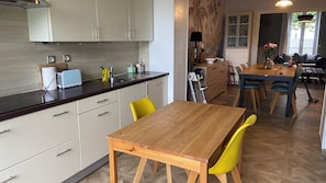 Microonde, forno, piano cottura, lavastoviglie