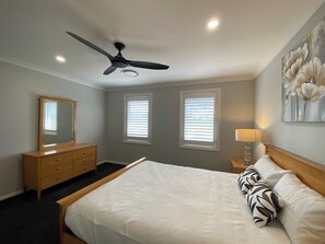 7 slaapkamers, een strijkplank/strijkijzer, wifi, beddengoed