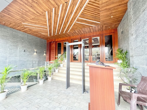 Hotel Mantavya - Varanasi near Temple 