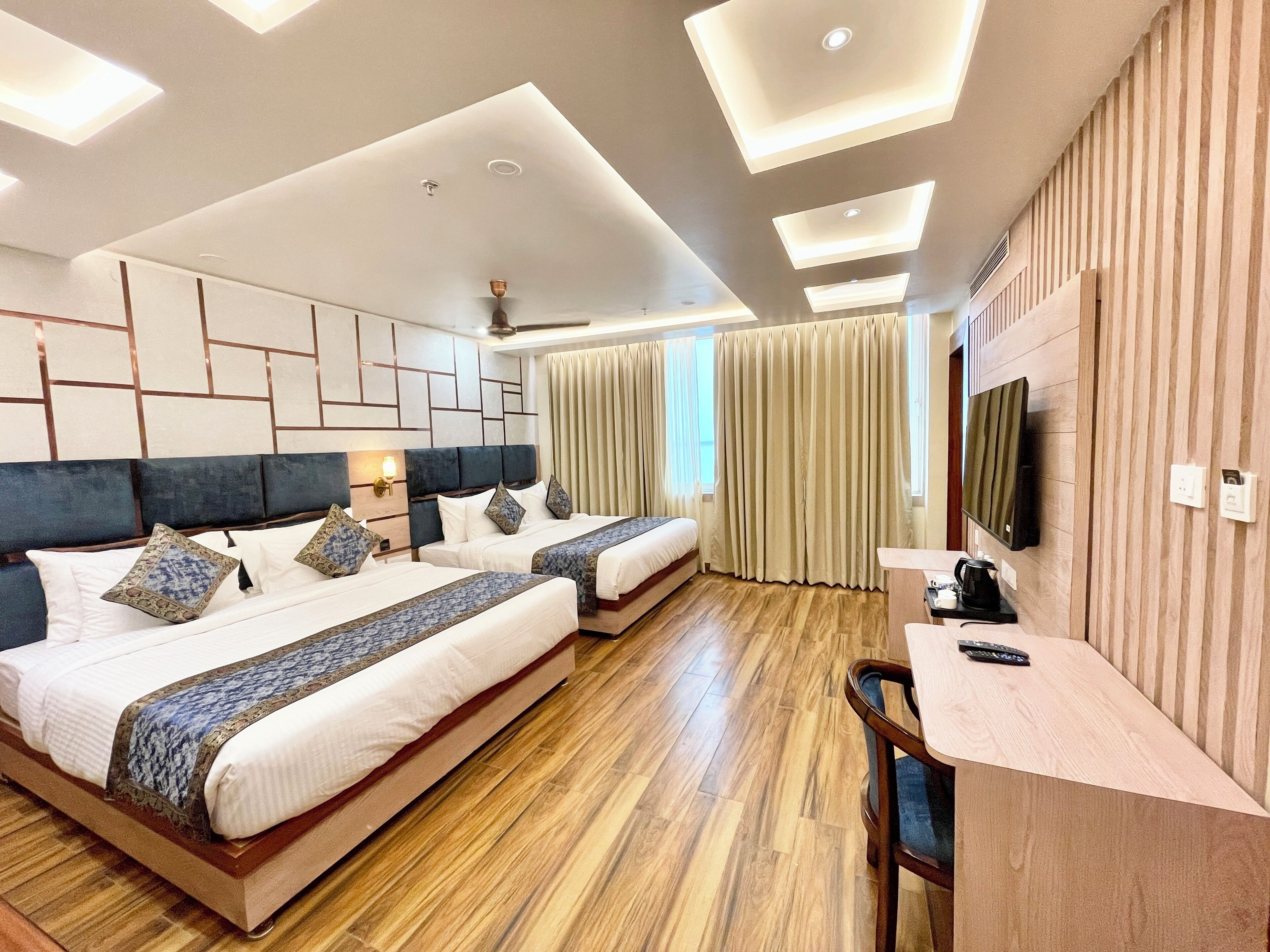 办公桌、笔记本电脑工作区、隔音、免费 WiFi