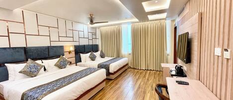 Desk, laptop workspace, soundproofing, free WiFi