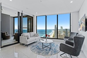 Smart TV - Stunning Ocean View 2Bed (Surfers Paradise)
