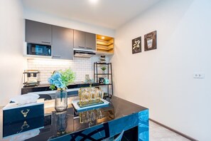 Biệt thự, quang cảnh hồ bơi | Bếp riêng
