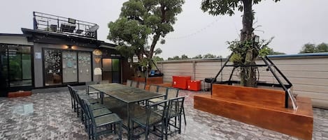 Family Villa, Pool View | Living area | 32-inch flat-screen TV with cable channels