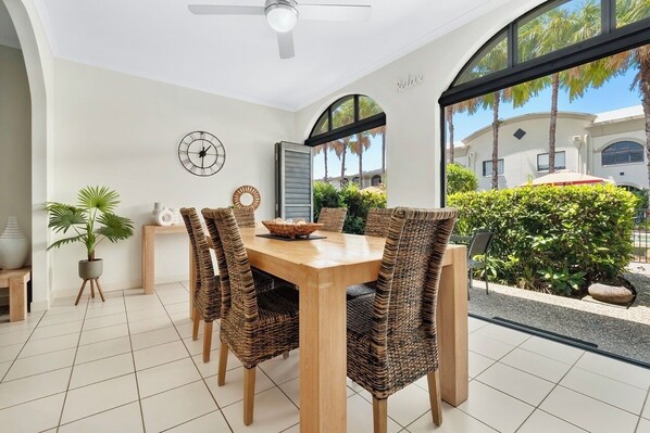 Dining - Privately Managed Pool Access 1 Bedroom Apartment in Mango Resort Palm Cove (Palm Cove)