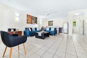 TV - Privately Managed 1 Bedroom Apartment in Mango Resort Palm Cove (Palm Cove)