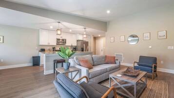 Een televisie en een kantoor