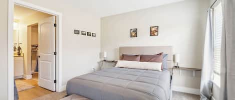 5 bedrooms, desk, iron/ironing board, travel cot