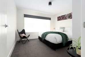 2 عدّة غرف نوم ومكواة/لوح كي وواي فاي مجانًا وملاءات أسرّة