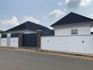 Front of property - Royality Hill Apartment and Suites  (Asaba)