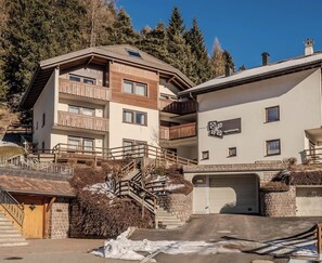 A multi-story building with a sign indicating it is an apartment complex. - Hotiday Apartments Santa Cristina (Santa Cristina Val Gardena)