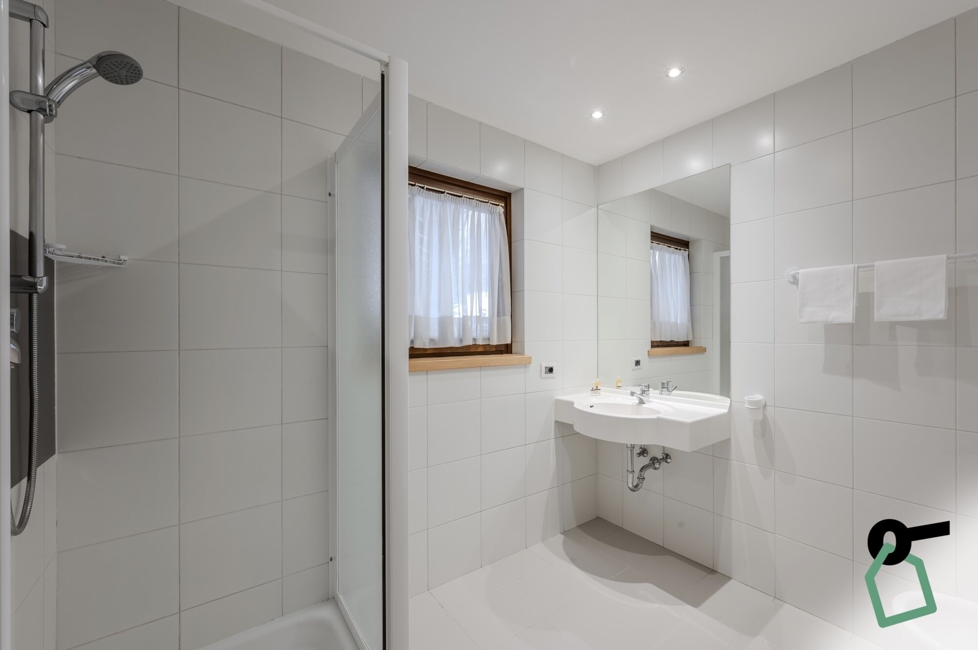 Studio, Balcony | Bathroom | Shower, hair dryer, towels, toilet paper