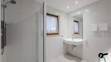 Studio, Balcony | Bathroom | Shower, hair dryer, towels, toilet paper