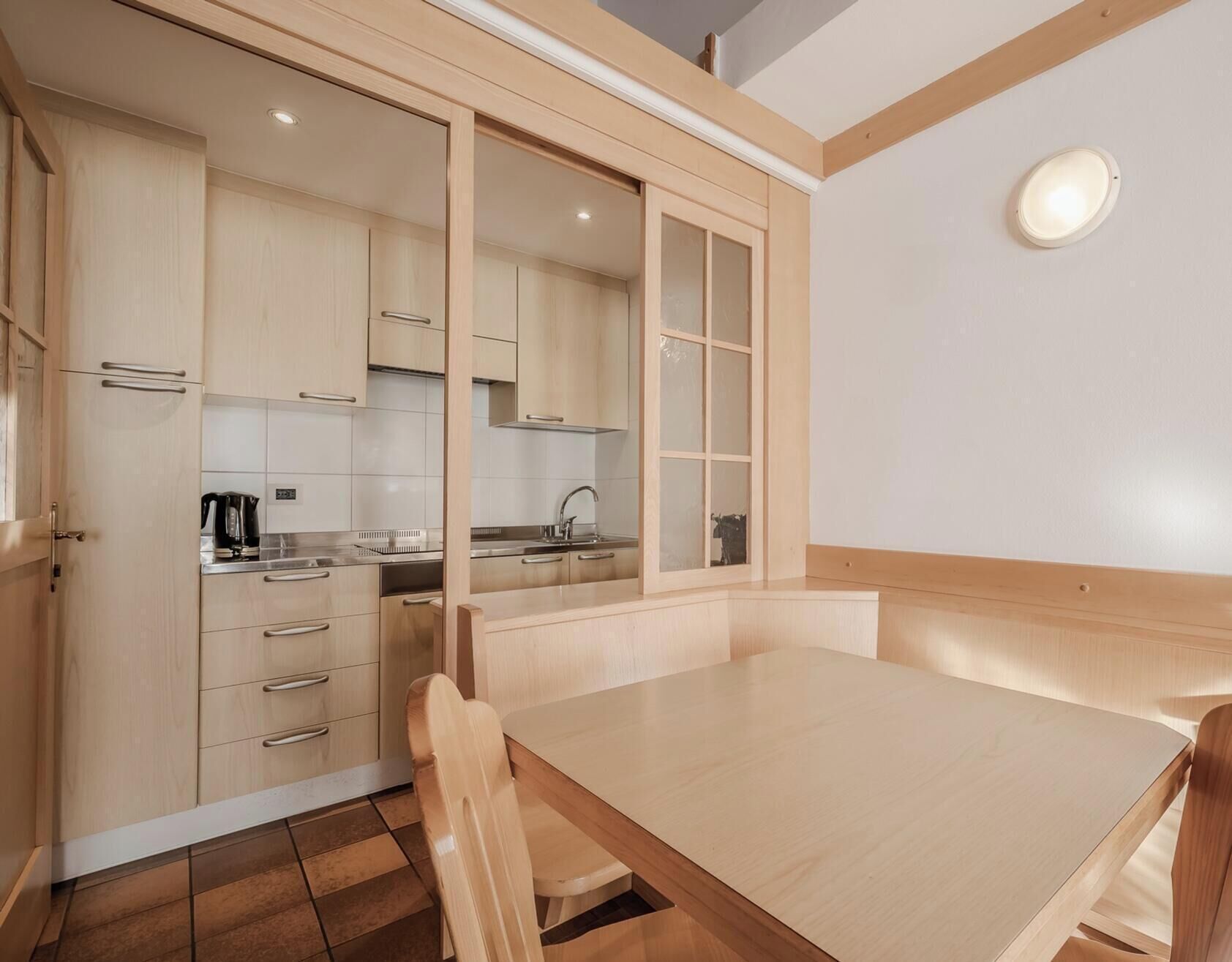 Studio, Balcony