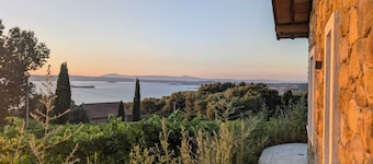 Peaceful getaway in the Italian countryside, surrounded by vineyards