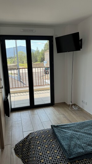 1 habitación, wifi y ropa de cama