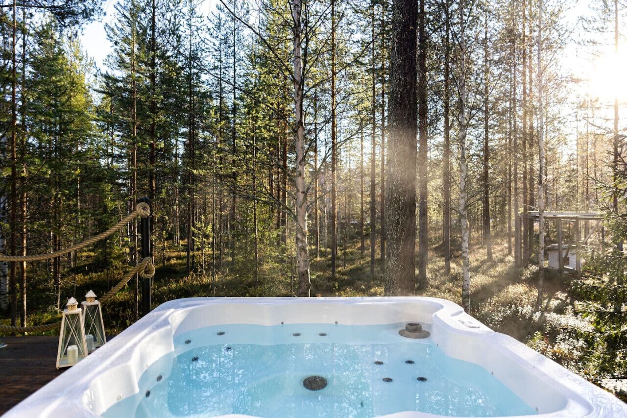 Tina de hidromasaje al aire libre