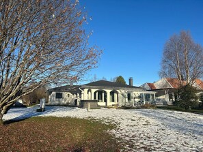 المنشأة من الخارج