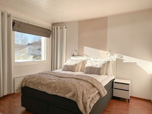 3 bedrooms, free WiFi, bed sheets - Villa Aurora Riverside by BookLapland (Rovaniemi)
