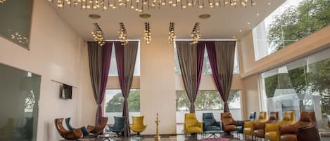 Coin salon dans le hall