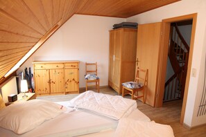 2 chambres, fer et planche à repasser, lit parapluie, Wi-Fi gratuit