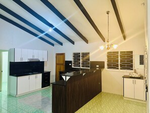 Microwave, stovetop - Spacious 4-bedroom apartment with WiFi, AC in charming Nakasi (Suva)