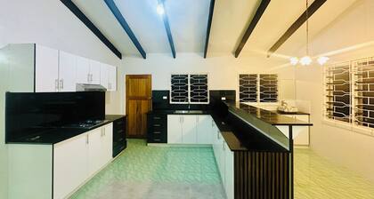 Spacious 4-bedroom apartment with WiFi, AC in charming Nakasi