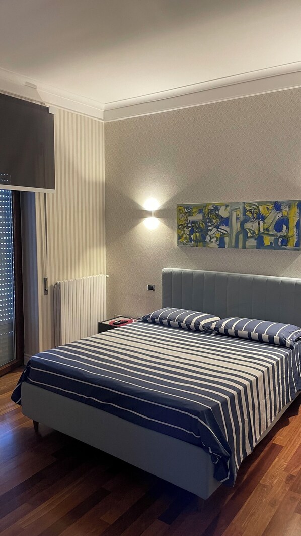 1 bedroom, desk, travel cot, WiFi