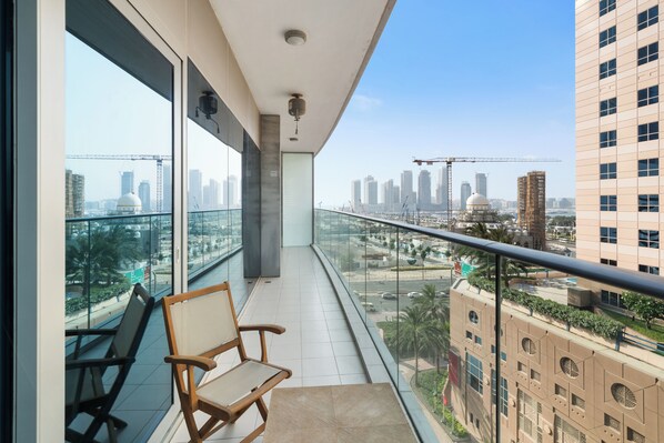 Property grounds - Luxurious 2BHK Apartment in Dubai Marina, Damac Heights (Dubai Marina)
