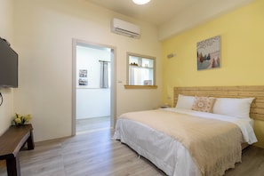 Comfort Double Room | Free WiFi - Turn Right Home (Wujie)