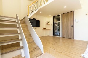 Family Loft, Balcony | Free WiFi - Turn Right Home (Wujie)