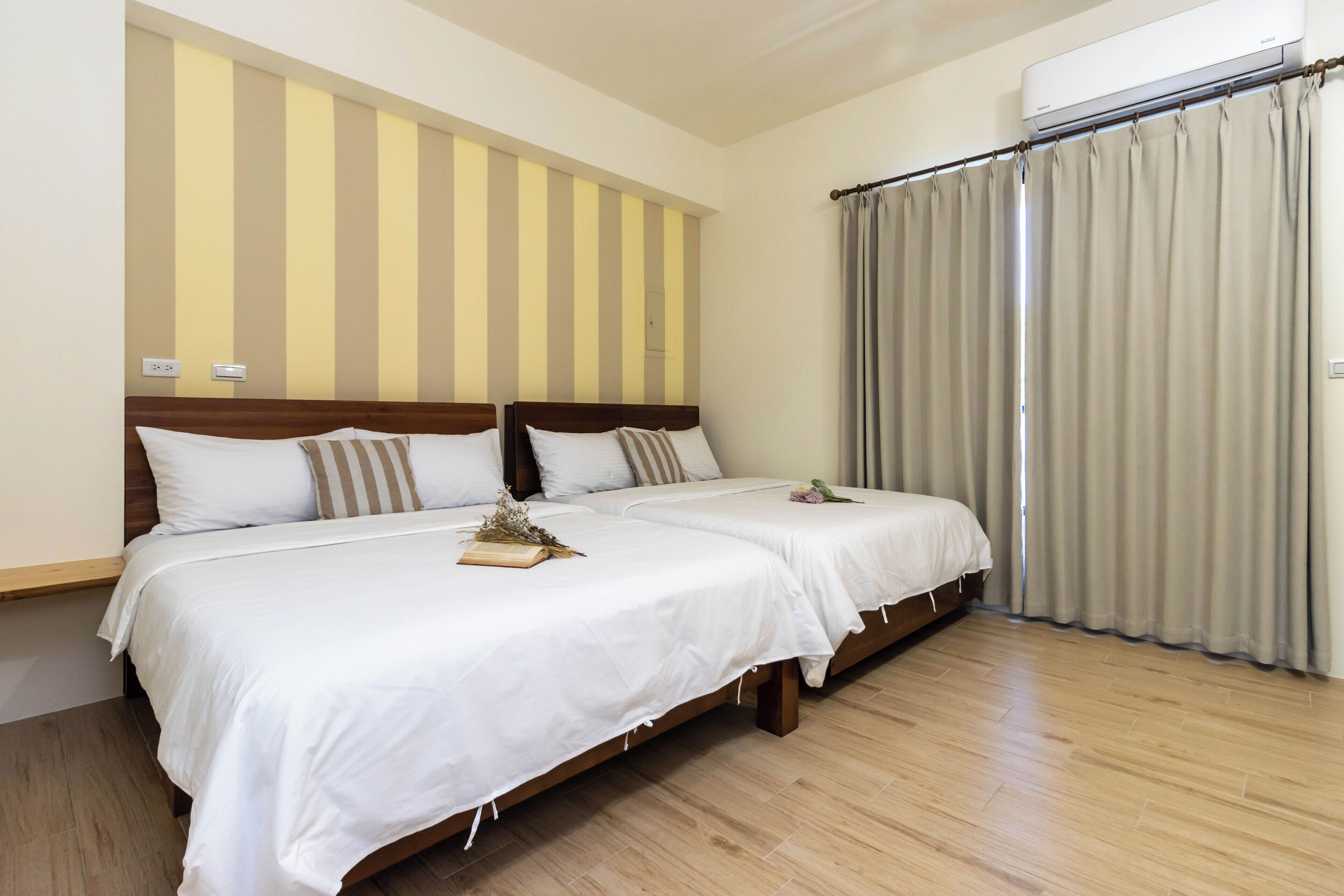 Quarto quádruplo conforto, sacada | Wi-Fi de cortesia