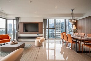 Apartamento premium, 3 quartos, vista para a cidade | Camas com colchões de espuma com sistema de memória, cofres nos quartos