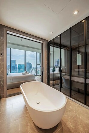 Apartamento premium, 3 quartos, vista para a cidade | Camas com colchões de espuma com sistema de memória, cofres nos quartos